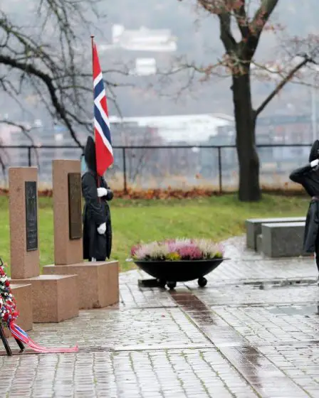 Le prince héritier a déposé une couronne pour les soldats tombés au combat - 22