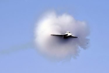 Des pilotes américains en difficulté après un coup de pénis dans le ciel - 18