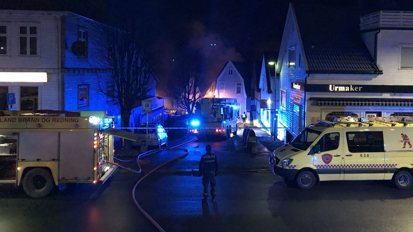 Critique pour deux femmes après l'incendie de Stavanger 8 Critique pour deux femmes après l'incendie de Stavanger - 7