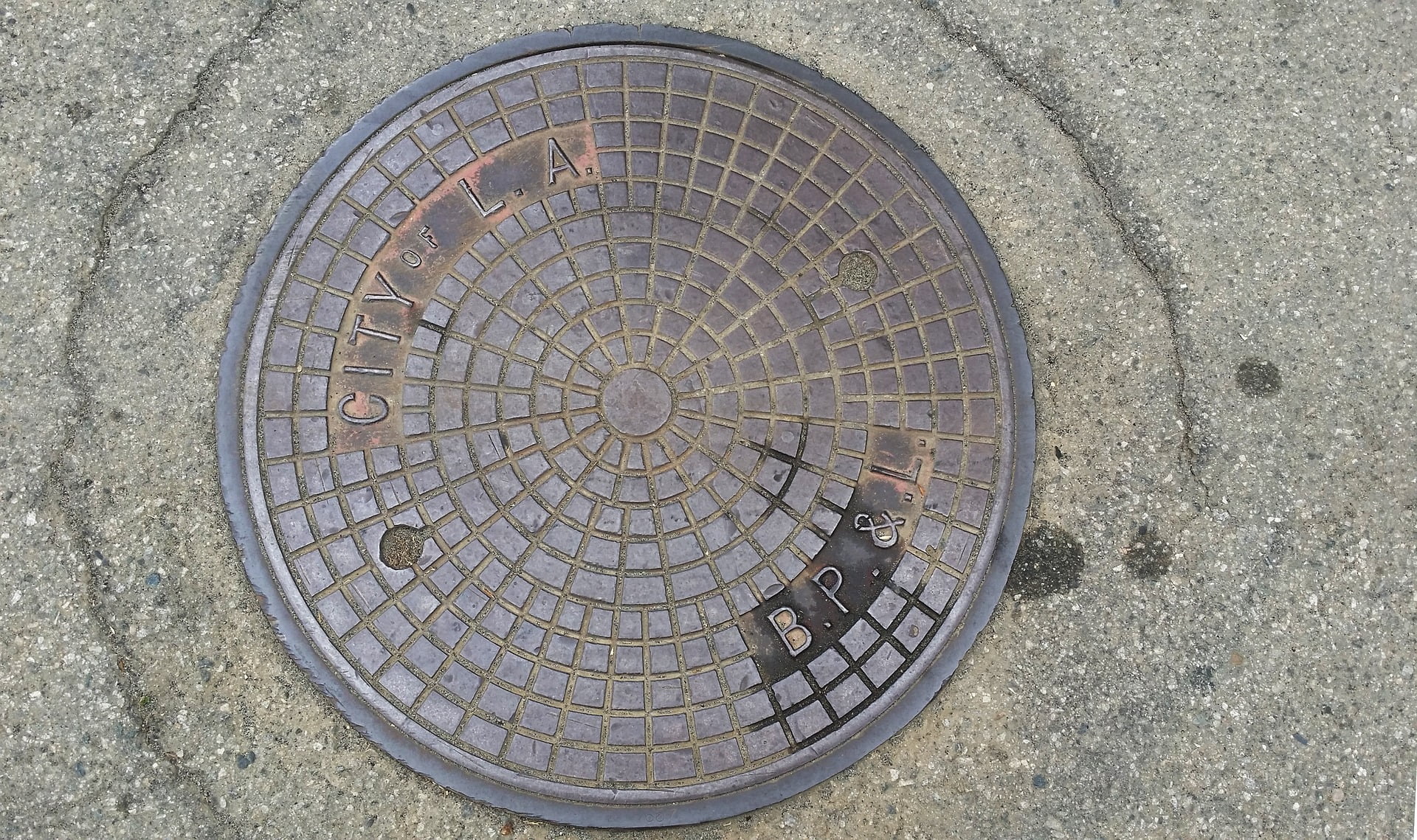 Plusieurs plaques d'égout enlevées à Skien - 3
