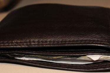 Une femme trouve un portefeuille contenant 45 000 couronnes - 20