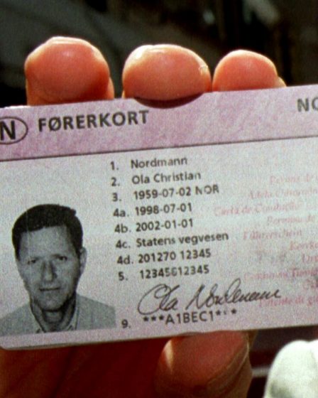 Un homme a roulé avec un faux permis de conduire 2 Un homme a roulé avec un faux permis de conduire - 1