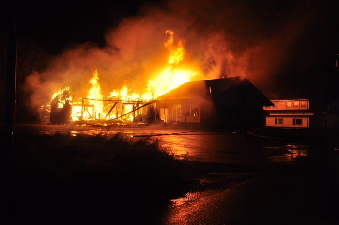 Un Polonais condamné à trois ans et demi de prison pour incendie d'asile 4 Un Polonais condamné à trois ans et demi de prison pour incendie d'asile - 3