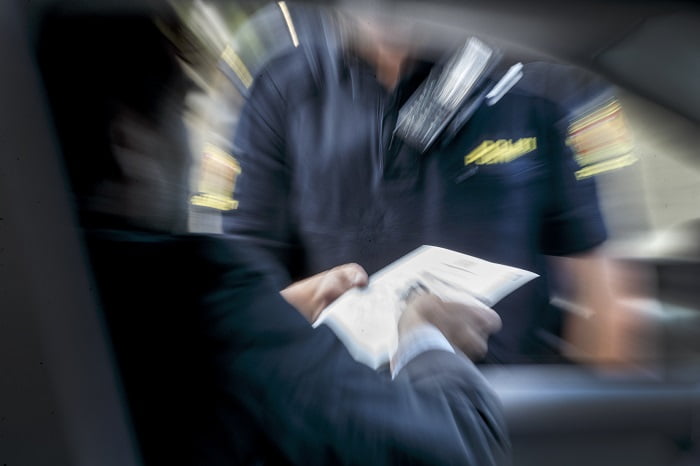 Un homme arrêté par la police après avoir conduit sans permis pendant 56 ans 4 Un homme arrêté par la police après avoir conduit sans permis pendant 56 ans - 3