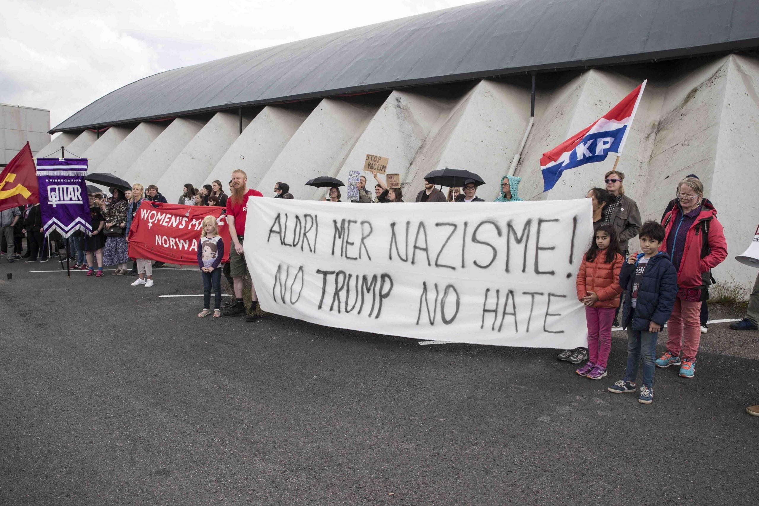 Manifestation contre l'extrémisme de droite devant l'ambassade des États-Unis 4 Manifestation contre l'extrémisme de droite devant l'ambassade des États-Unis - 3