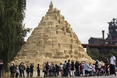 Une ville allemande établit un record du monde de châteaux de sable - 20