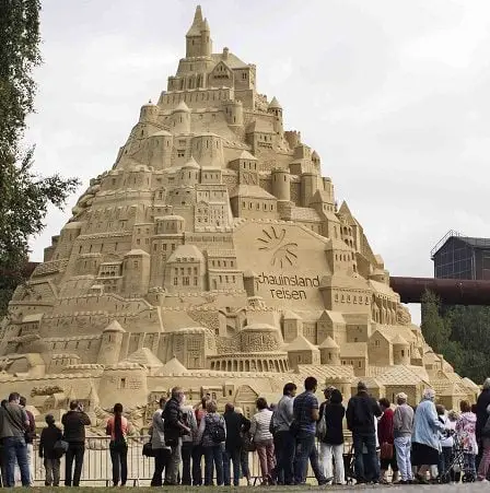 Une ville allemande établit un record du monde de châteaux de sable 27 Une ville allemande établit un record du monde de châteaux de sable - 26