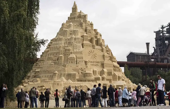 Une ville allemande établit un record du monde de châteaux de sable 4 Une ville allemande établit un record du monde de châteaux de sable - 3