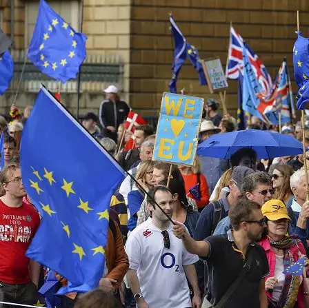Jusqu'à 50 000 manifestants exigent l'arrêt du Brexit à Londres 20 Jusqu'à 50 000 manifestants exigent l'arrêt du Brexit à Londres - 19