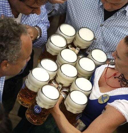 La bière coule à flot à l'Oktoberfest de Munich 8 La bière coule à flot à l'Oktoberfest de Munich - 7