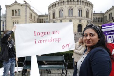 Manifestation contre les "crimes d'honneur" et le contrôle social - 18
