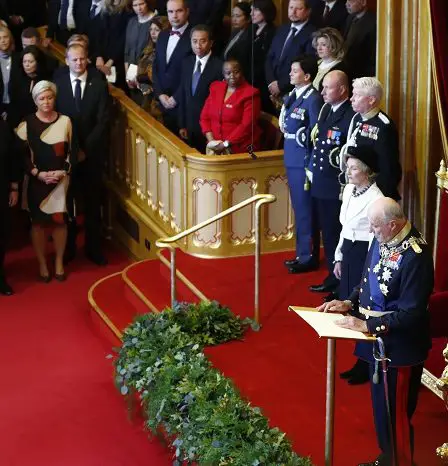 Le gouvernement va mener une politique d'immigration stricte 8 Le gouvernement va mener une politique d'immigration stricte - 7
