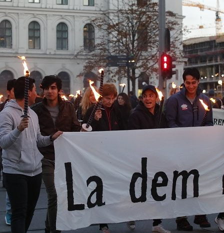 Les manifestants exigent que les jeunes Afghans soient autorisés à rester 20 Les manifestants exigent que les jeunes Afghans soient autorisés à rester - 19