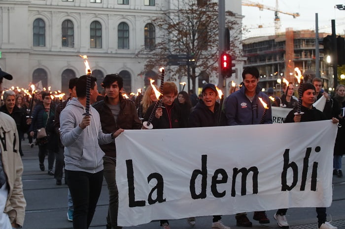 Les manifestants exigent que les jeunes Afghans soient autorisés à rester 4 Les manifestants exigent que les jeunes Afghans soient autorisés à rester - 3