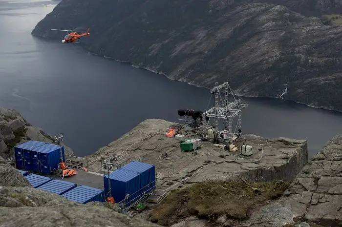 Tom Cruise fait une cascade spectaculaire à Preikestolen 4 Tom Cruise fait une cascade spectaculaire à Preikestolen - 3