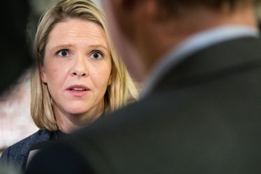 Listhaug envisage la conservation des passeports et les interdictions de voyager - 16