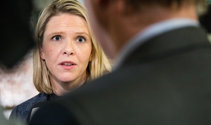 Listhaug envisage la conservation des passeports et les interdictions de voyager 4 Listhaug envisage la conservation des passeports et les interdictions de voyager - 3