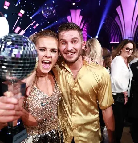 Helene Olafsen remporte la finale palpitante de "Shall We Dance" 5 Helene Olafsen remporte la finale palpitante de "Shall We Dance" - 4