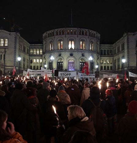 Marche aux flambeaux à Oslo contre les déportations en Afghanistan 29 Marche aux flambeaux à Oslo contre les déportations en Afghanistan - 28