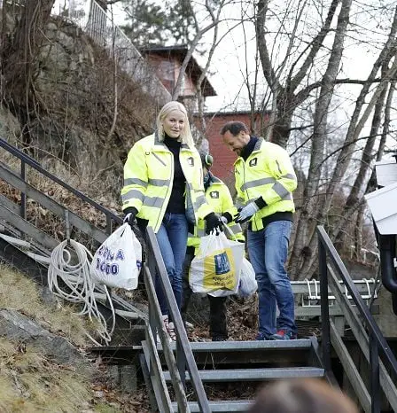 Le couple du prince héritier visite une entreprise de recyclage sans drogue 17 Le couple du prince héritier visite une entreprise de recyclage sans drogue - 16