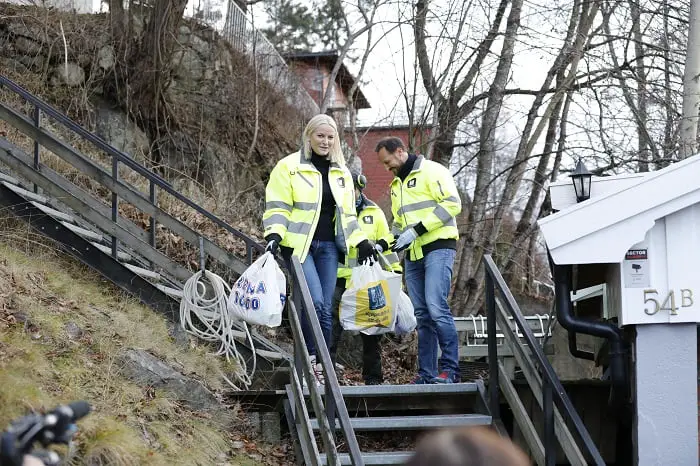 Le couple du prince héritier visite une entreprise de recyclage sans drogue 4 Le couple du prince héritier visite une entreprise de recyclage sans drogue - 3