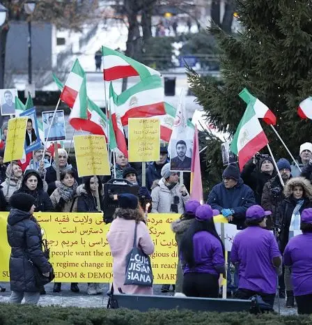 Des Iraniens en exil manifestent à Oslo contre le régime 13 Des Iraniens en exil manifestent à Oslo contre le régime - 12