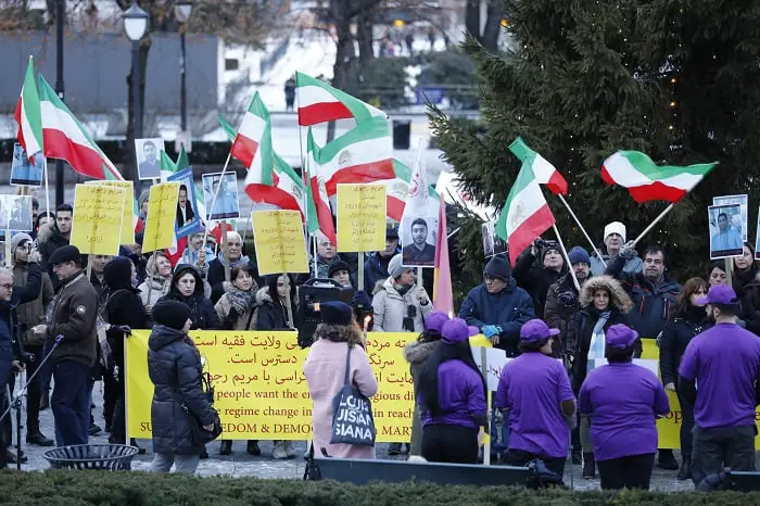 Des Iraniens en exil manifestent à Oslo contre le régime 4 Des Iraniens en exil manifestent à Oslo contre le régime - 3