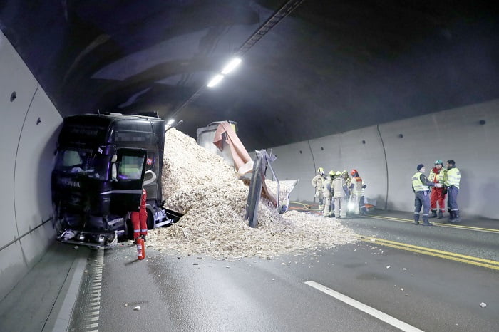 Une personne meurt dans une collision dans le tunnel d'Oslofjord 4 Une personne meurt dans une collision dans le tunnel d'Oslofjord - 3