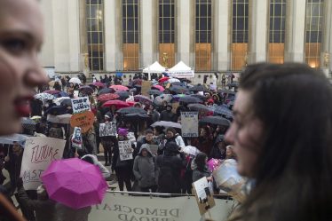 Partout dans le monde, des femmes défilent contre Trump - 6