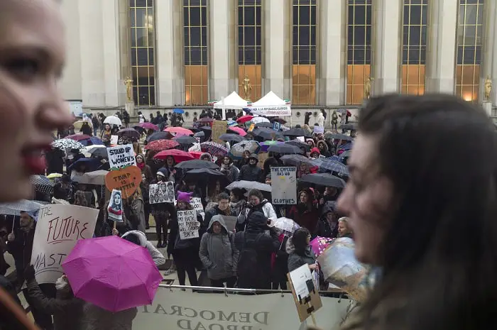 Partout dans le monde, des femmes défilent contre Trump 4 Partout dans le monde, des femmes défilent contre Trump - 3