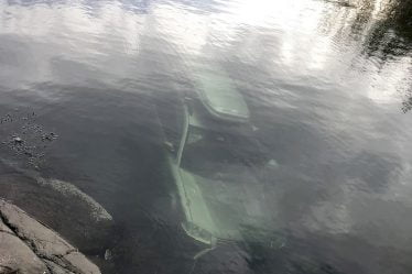 Un chauffeur malheureux a emmené le bateau et la voiture dans la mer - 8