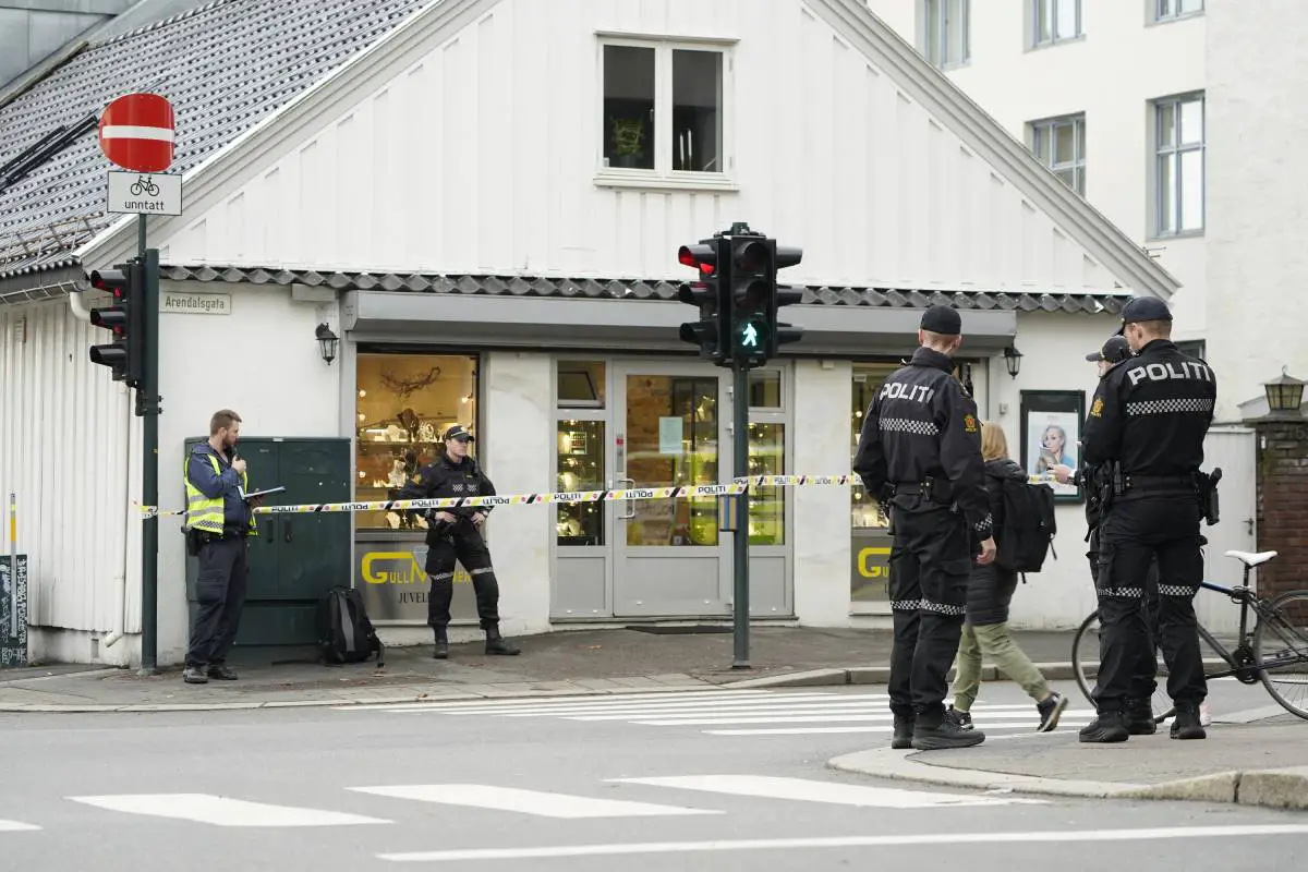 PHOTO : un bijoutier à Oslo cambriolé - la police recherche l'auteur - 9