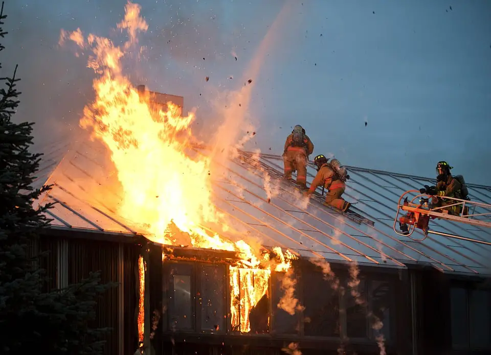 Incendie dans l'usine de panneaux de particules d'Orkanger - 3