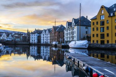 Ålesund conseille aux habitants de garder un mètre de distance les uns des autres dans les espaces publics - 20