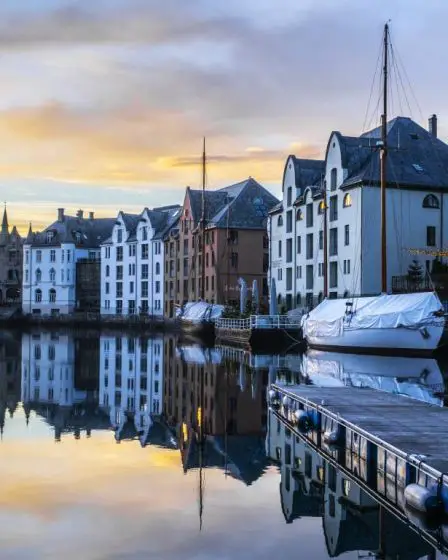 Ålesund conseille aux habitants de garder un mètre de distance les uns des autres dans les espaces publics - 33
