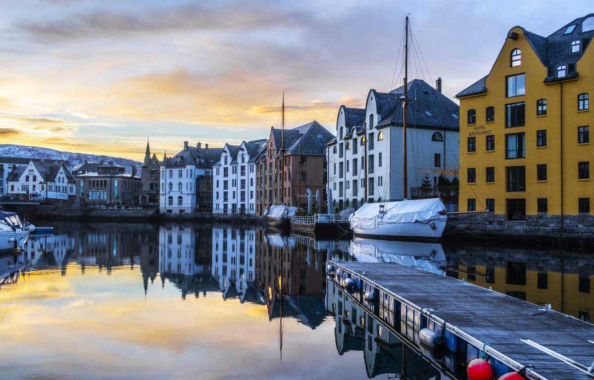 Ålesund conseille aux habitants de garder un mètre de distance les uns des autres dans les espaces publics 4 Ålesund conseille aux habitants de garder un mètre de distance les uns des autres dans les espaces publics - 3