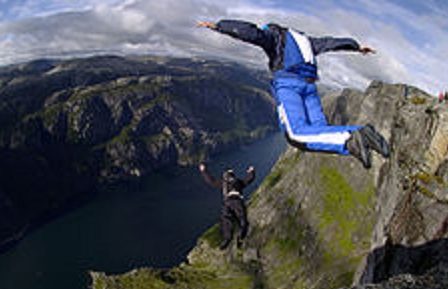 Base Jumper grièvement blessé après un accident à Kjerag 11 Base Jumper grièvement blessé après un accident à Kjerag - 10