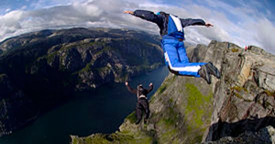 Base Jumper grièvement blessé après un accident à Kjerag 4 Base Jumper grièvement blessé après un accident à Kjerag - 3