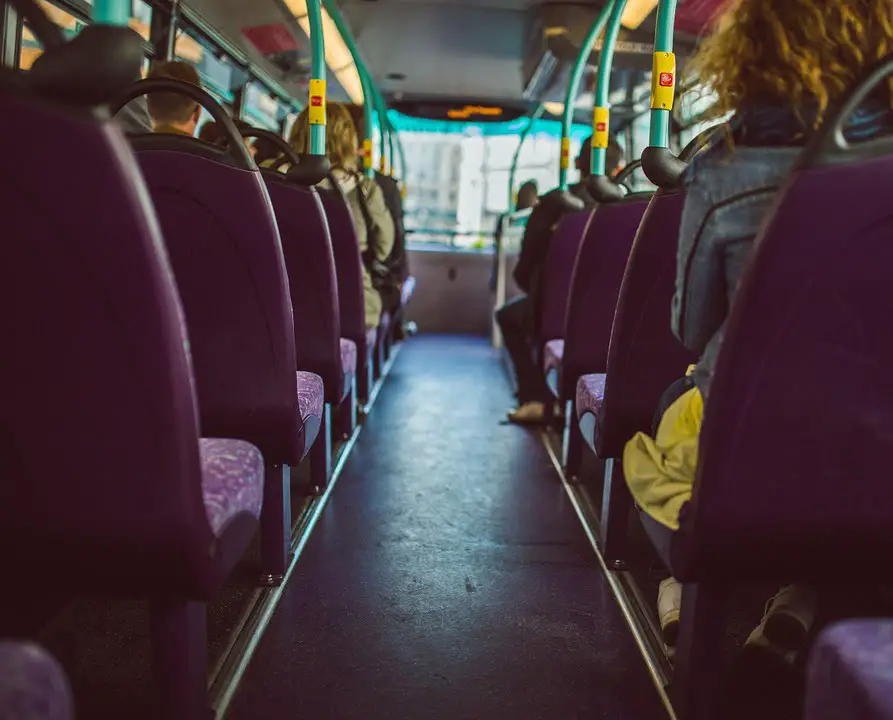 Le chauffeur d'un bus de tournée suédois retiré pour un test d'alcoolémie à Hallingdal - 3