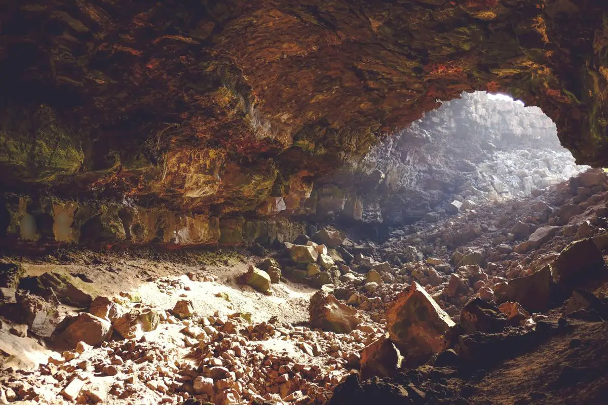 Les Vikings ont-ils vraiment organisé des rituels pour arrêter Ragnarök dans une grotte volcanique en Islande ? 4 Les Vikings ont-ils vraiment organisé des rituels pour arrêter Ragnarök dans une grotte volcanique en Islande ? - 3