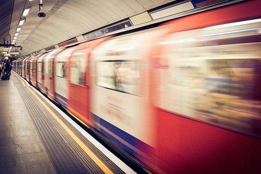 Des tagueurs masqués ont fait peur dans le métro 4 Des tagueurs masqués ont fait peur dans le métro - 3