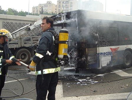 E18 bloqué après l'incendie d'un bus à Lierre - 19