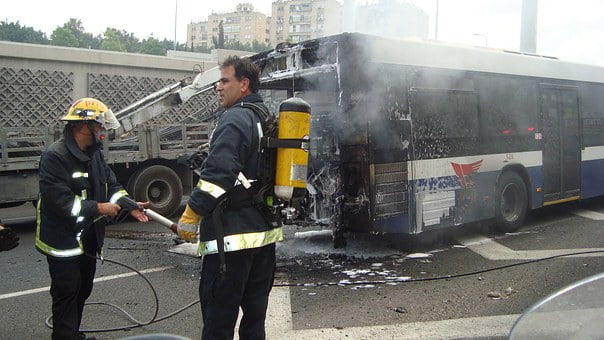 E18 bloqué après l'incendie d'un bus à Lierre 4 E18 bloqué après l'incendie d'un bus à Lierre - 3