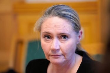 Le président du parlement norvégien démissionne après la controverse sur le logement des banlieusards - 24