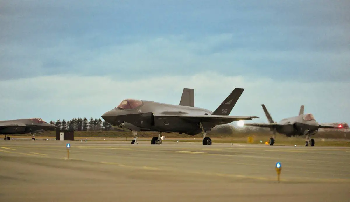Des F-35 norvégiens ravitaillés en vol pour la première fois grâce à l'effort de coopération de l'OTAN 4 Des F-35 norvégiens ravitaillés en vol pour la première fois grâce à l'effort de coopération de l'OTAN - 3