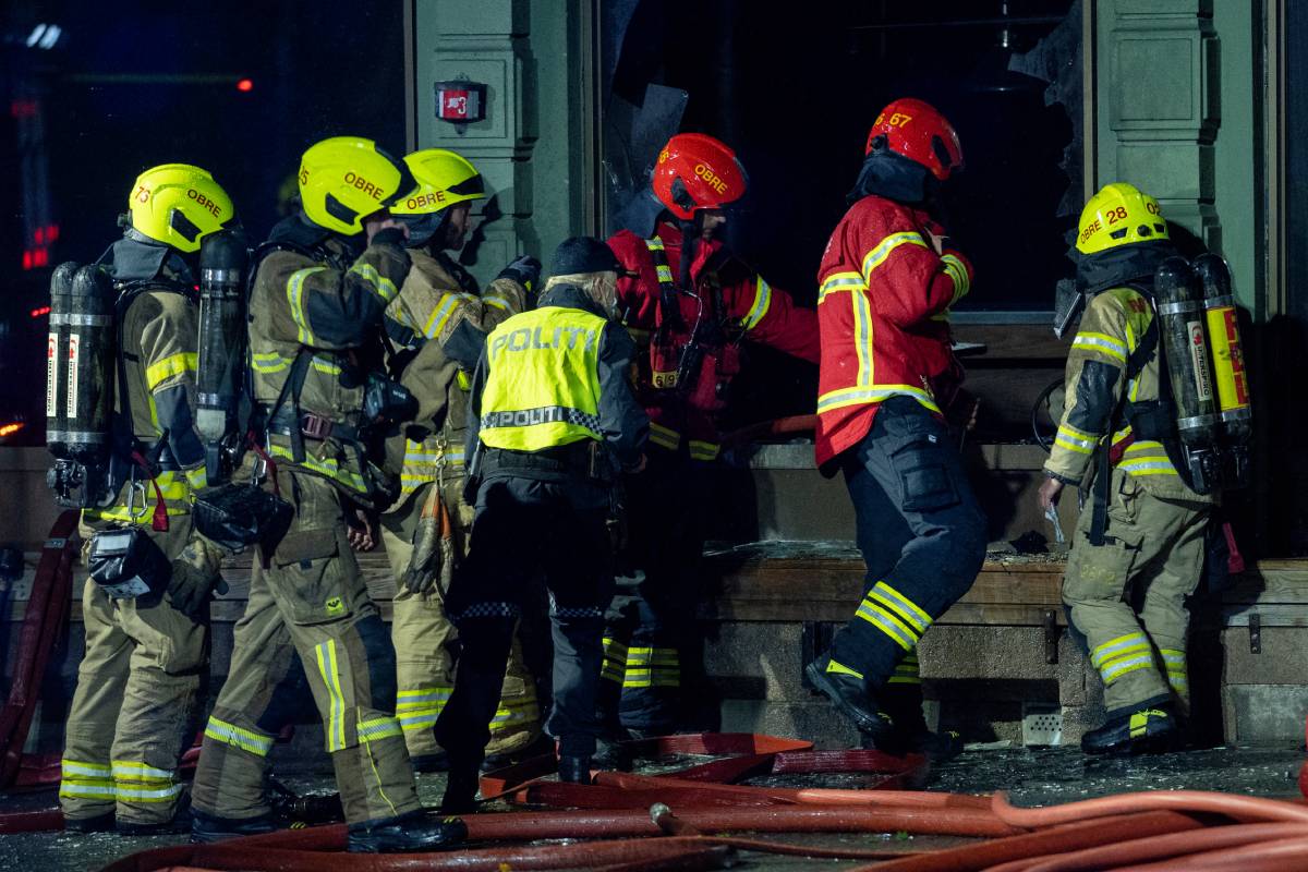 PHOTO : des personnes évacuées autorisées à rentrer chez elles après un incendie dans la vieille ville d'Oslo 4 PHOTO : des personnes évacuées autorisées à rentrer chez elles après un incendie dans la vieille ville d'Oslo - 3