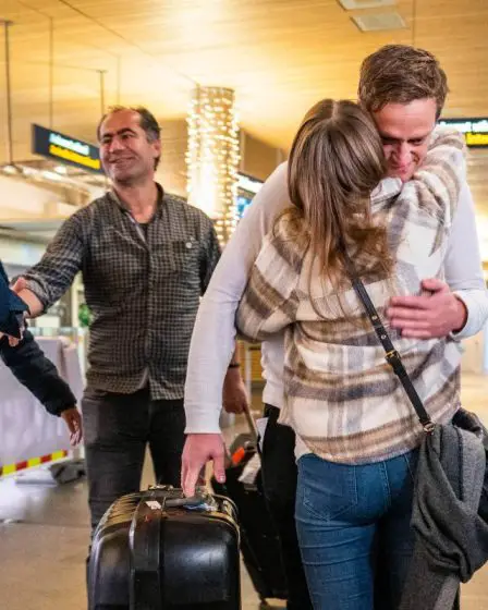 Des journalistes de NRK arrêtés au Qatar sont de retour chez eux en Norvège : "Ce furent des journées fatigantes" - 1