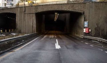 Le tunnel Bryn fermé après la chute de parties du toit - 19