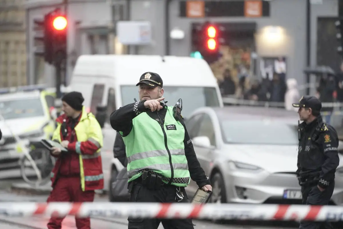 Attaque au couteau Bislett : l'homme qui a été abattu par la police à Oslo est mort - 5