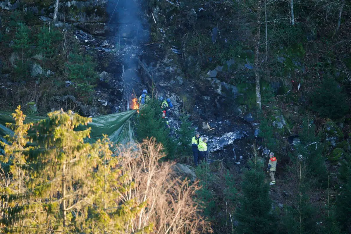 Police : trois personnes ont perdu la vie dans l'accident d'avion à Larvik - 3